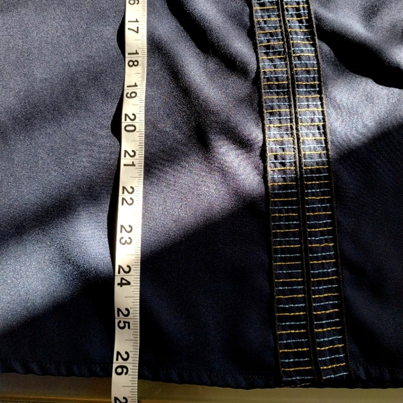 Embroidered Pineapple Two Tone Blouse - Picture 7 of 7